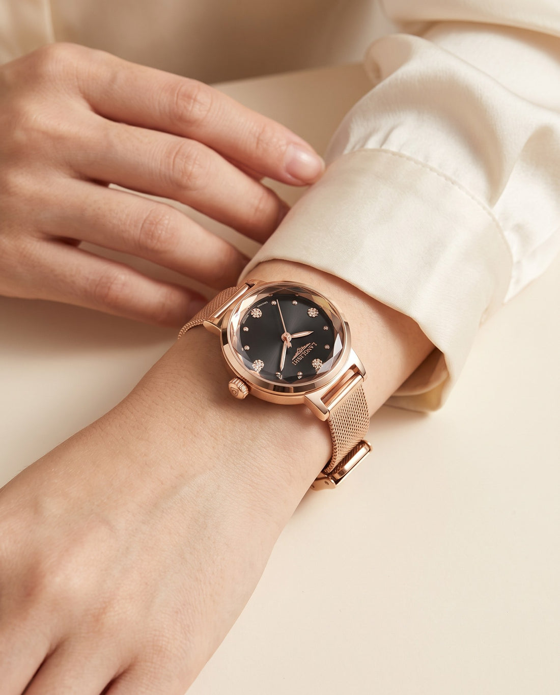 Petite Mesh Ladies Black dial on the wrist