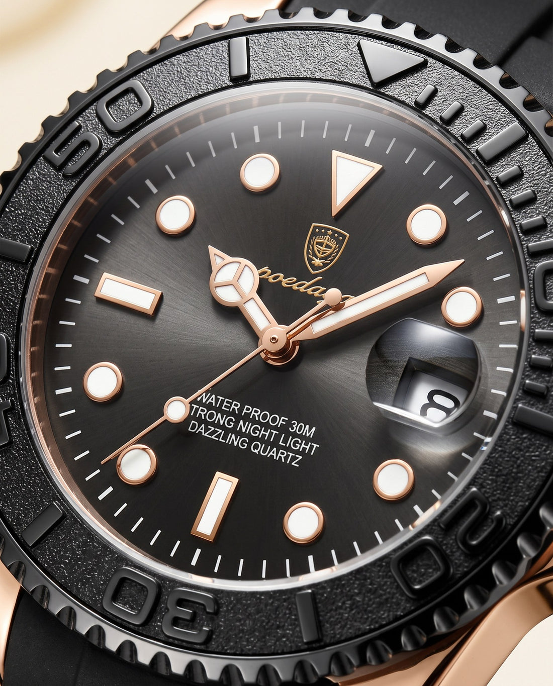 Mariner Diver Rose Gold case, Black dial dial close-up