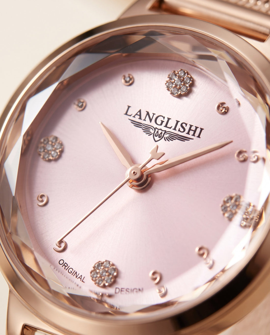 Petite Mesh Ladies Pink dial dial close-up