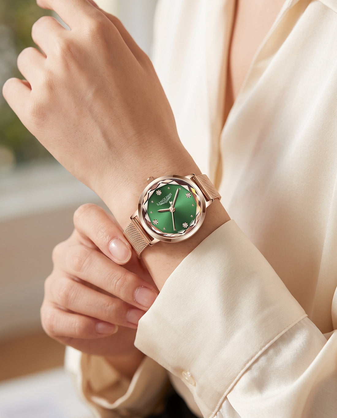 Petite Mesh Ladies Green dial on the wrist